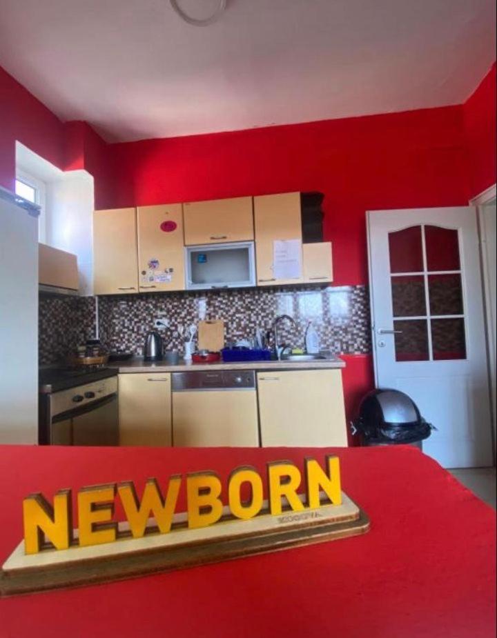 Newborn Center Hostel All Day Free Coffee Priştine Dış mekan fotoğraf