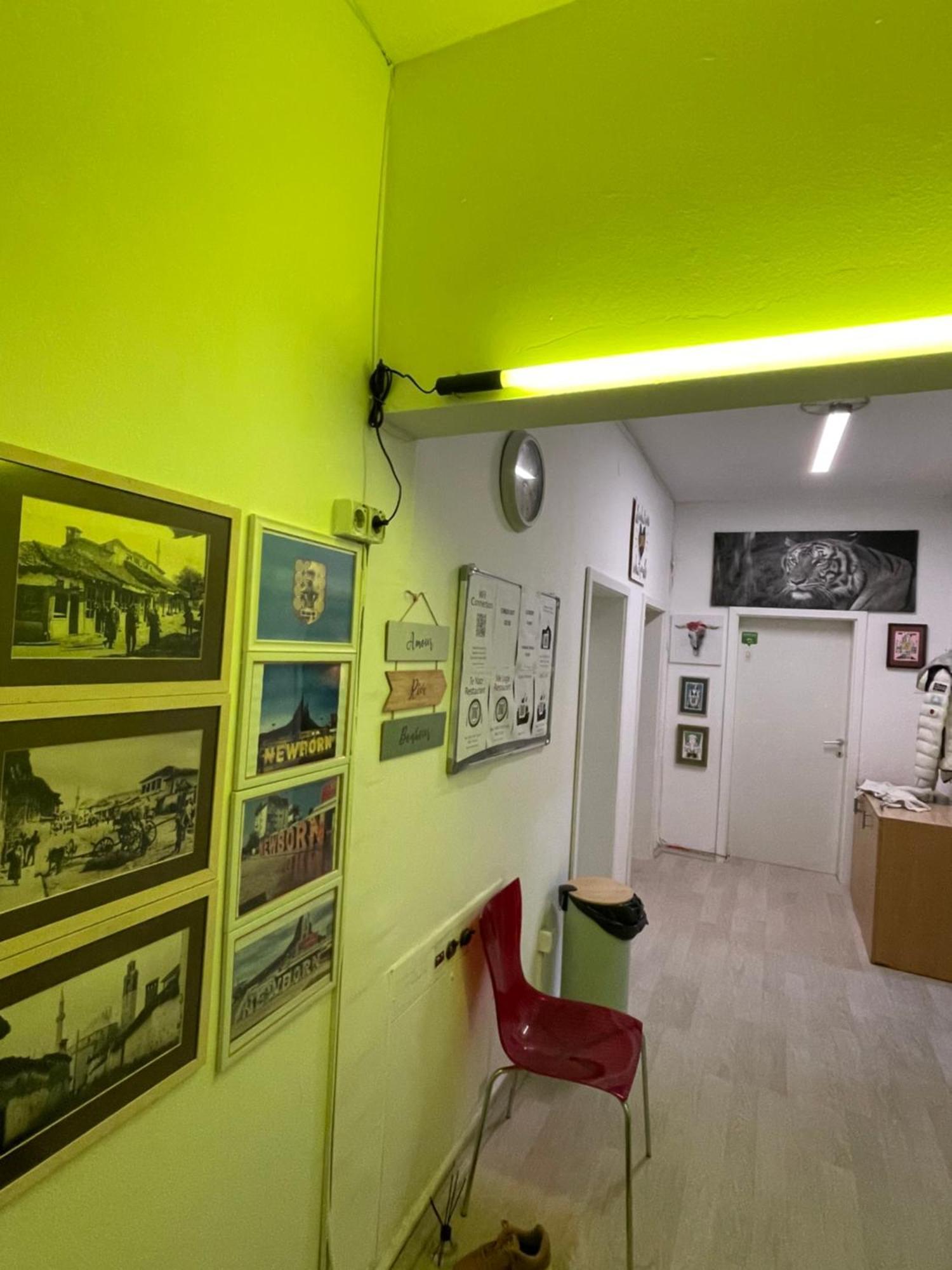 Newborn Center Hostel All Day Free Coffee Priştine Dış mekan fotoğraf